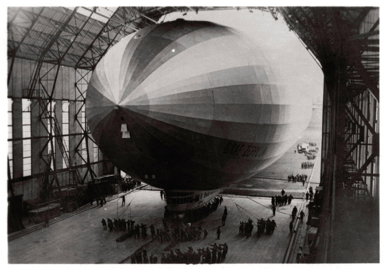 BJWCGK Zeppelin LZ 127 'Graf Zeppelin' entering its hangar, 1933.